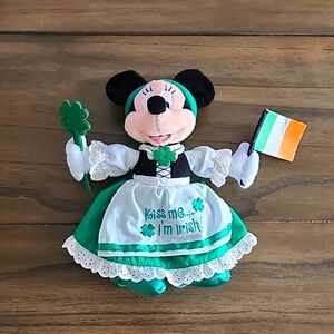 Vintage Minnie Mouse Ireland Epcot Stuffed doll